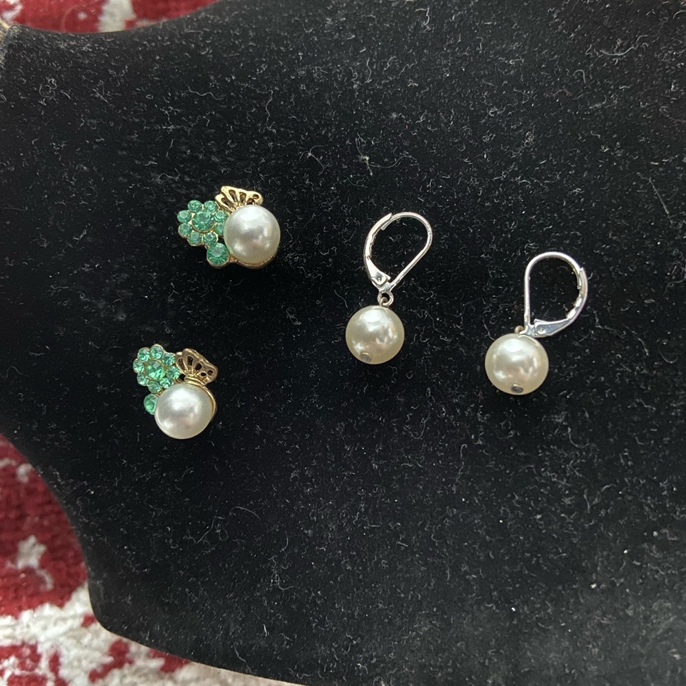 2 Pairs of Pierced Faux Pearl Earrings